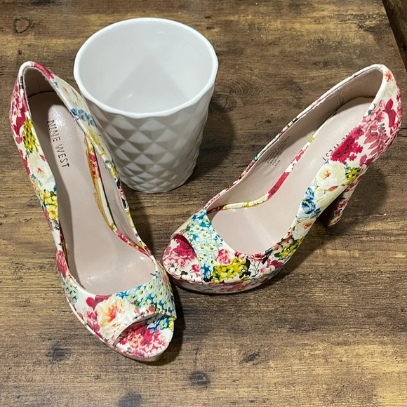 Nine West Flower Platform Peep Toe Heels Size 8 1/2 M Vishellel - Picture 1 of 6